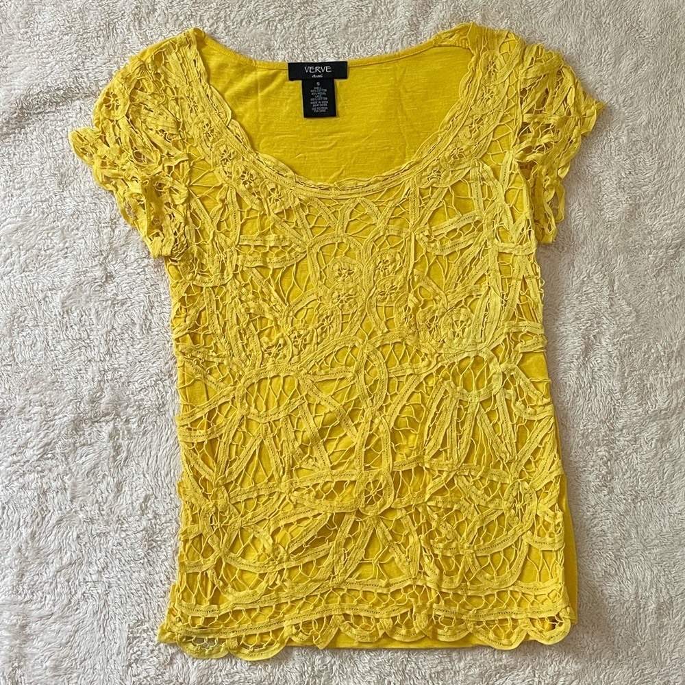 Yellow top w lace